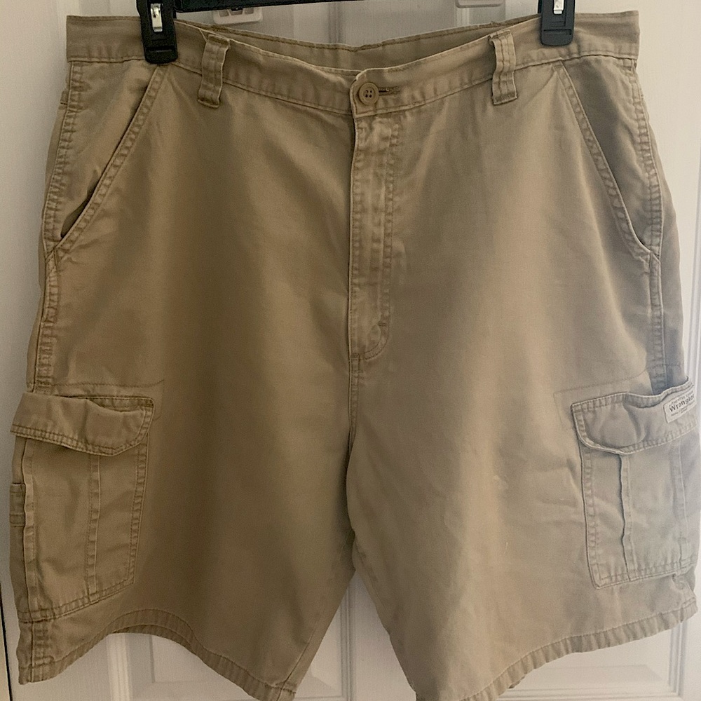 Men’s khaki shorts. size 38